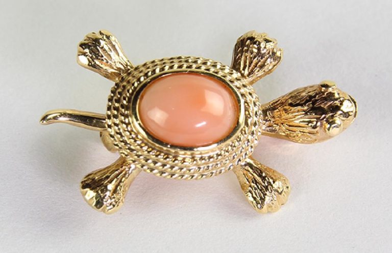 Turtle Brooch made from Coral and 18K Gold