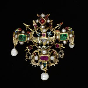 Enamelled gold dress ornament with a central openwork heart