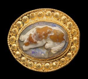 Roman gold and glass cameo brooch Circa 2nd-3rd Century