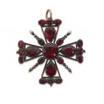 A Georgian garnet brooch/pendant Of Maltese cross design