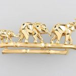 Massif 18 kt gold CARTIER Brooch 'elephants'