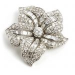 Meister: A diamond brooch in the shape of a flower set